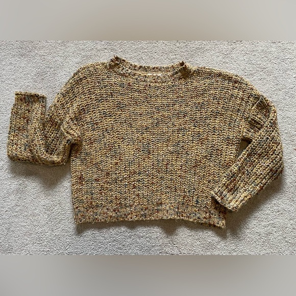 Cute, Casual, & Comfy Sweater (Zoom in!) - Picture 1 of 6